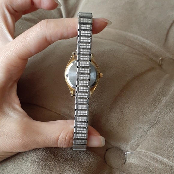 VINTAGE 🌷 CITIZEN two tone water resistant watch - Picture 7 of 7